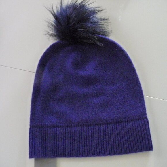 NORDSTROMRACK SOFT WARM AND COZY 100% CASHMERE PURPLE BEANIE WITH POMPOM NEW TAG
